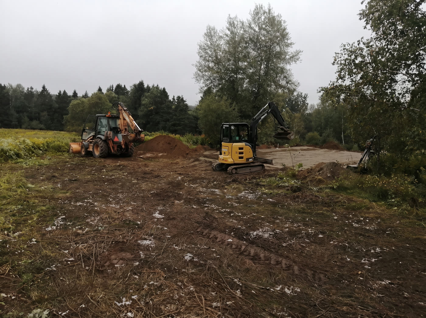 Driveway en gravier compacté + excavatrice — chantier à Sherbrooke